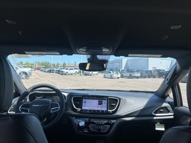 new 2025 Chrysler Pacifica Hybrid car, priced at $48,476