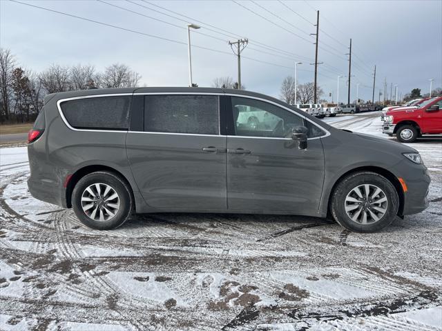 new 2025 Chrysler Pacifica Hybrid car, priced at $47,525