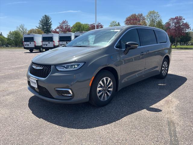 new 2025 Chrysler Pacifica Hybrid car, priced at $48,476