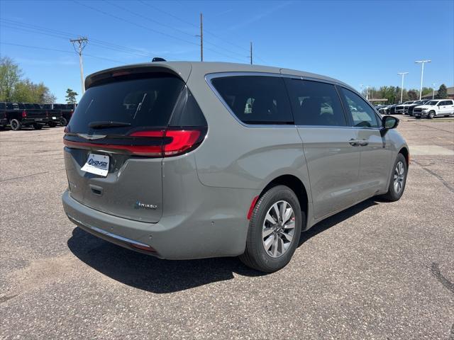 new 2025 Chrysler Pacifica Hybrid car, priced at $48,476