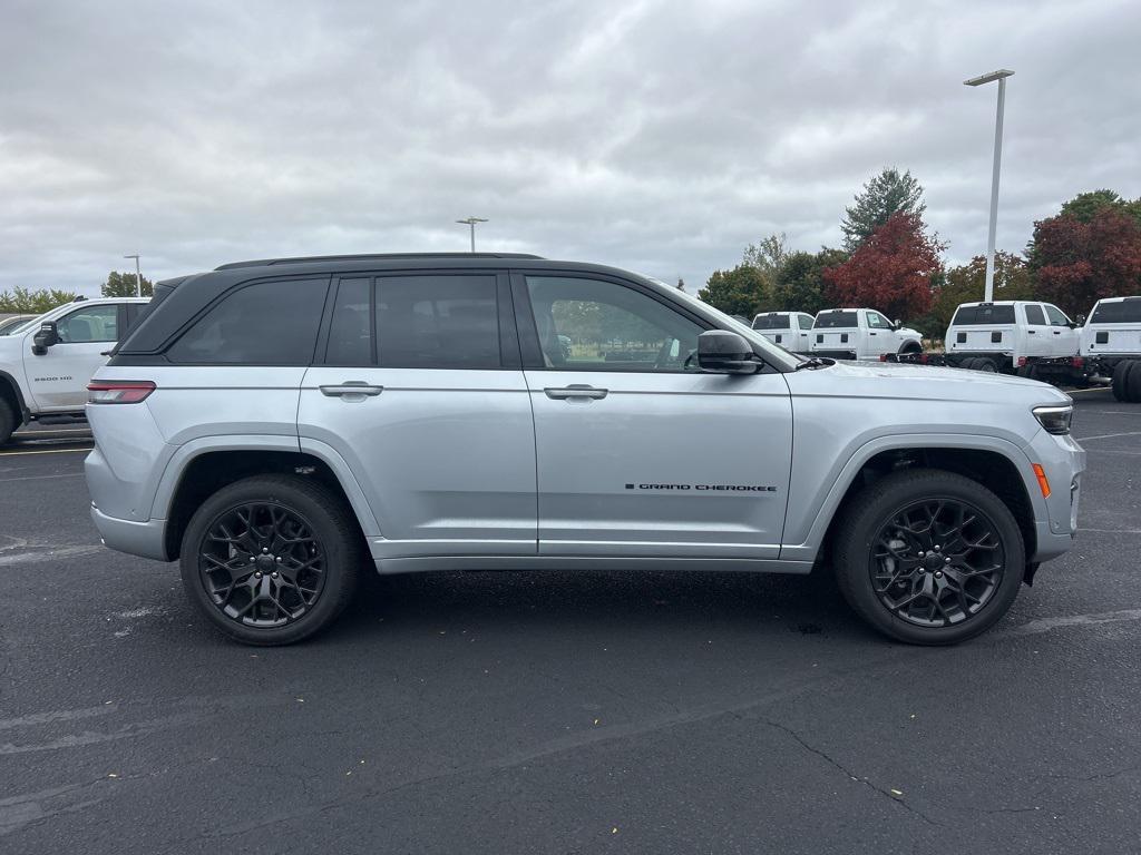 new 2025 Jeep Grand Cherokee car, priced at $69,997
