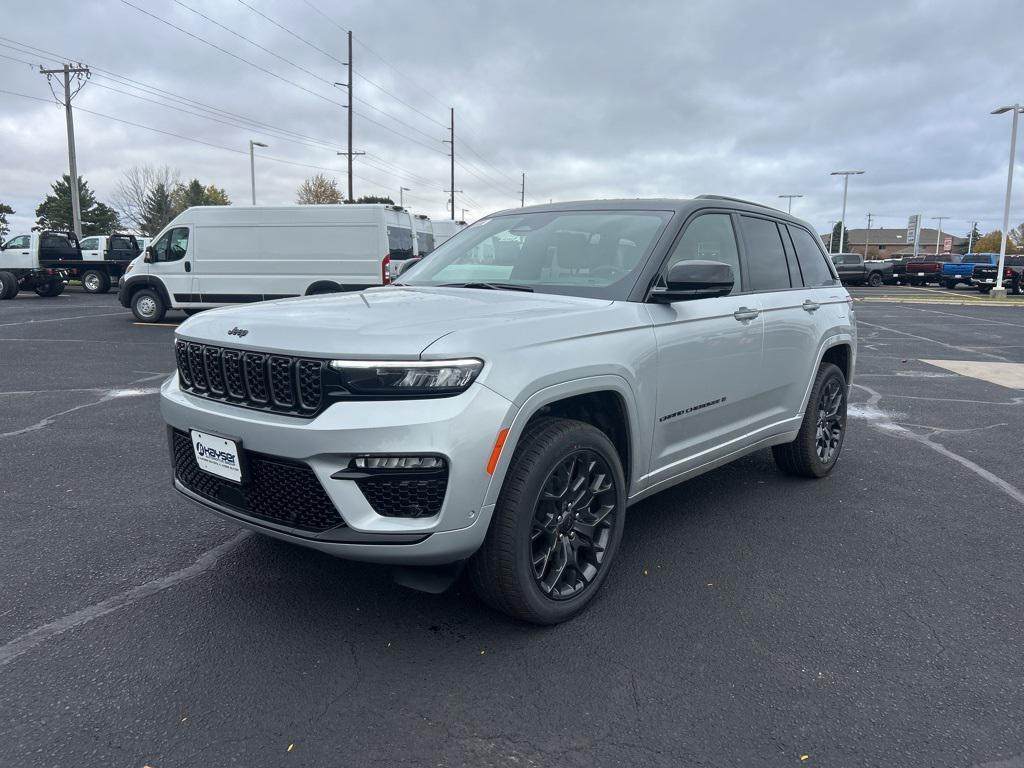 new 2025 Jeep Grand Cherokee car, priced at $69,997