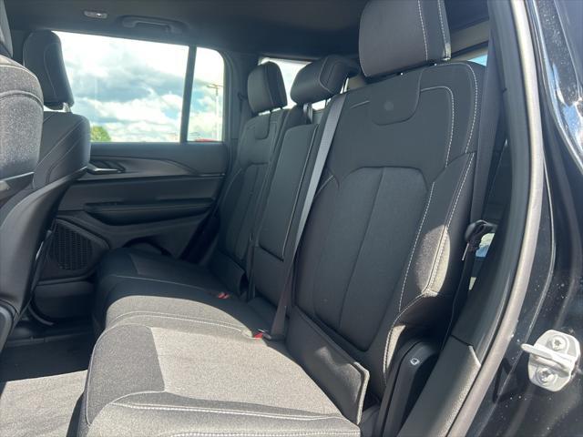 new 2025 Jeep Grand Cherokee car, priced at $41,176