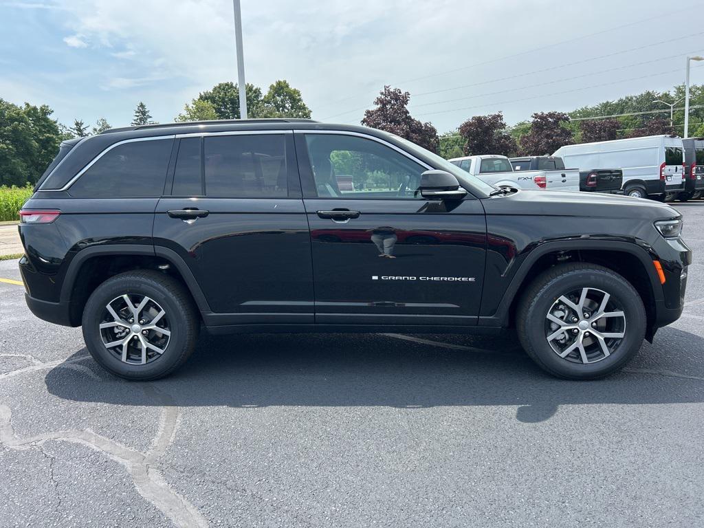 new 2025 Jeep Grand Cherokee car, priced at $50,270