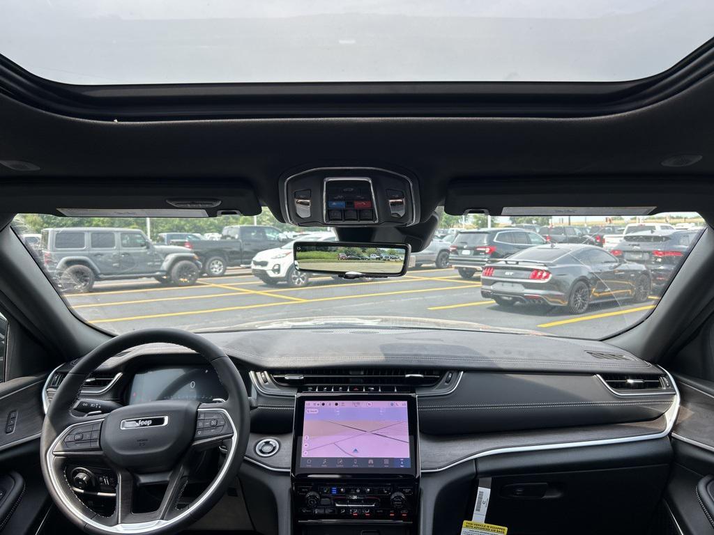 new 2025 Jeep Grand Cherokee car, priced at $50,270