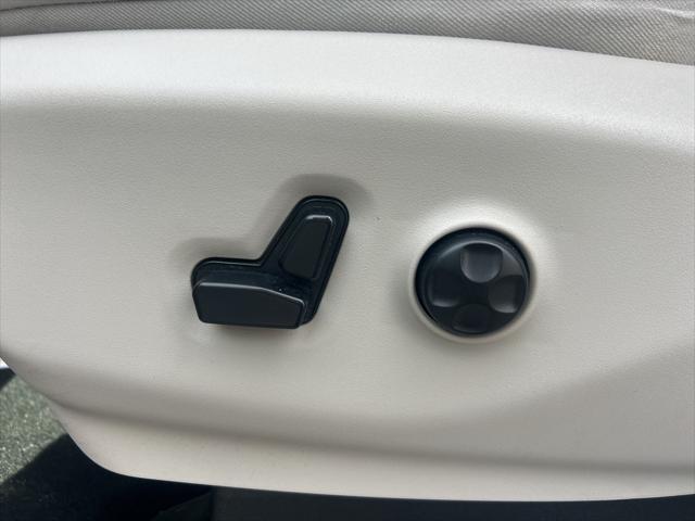 used 2021 Chrysler Pacifica car, priced at $25,537
