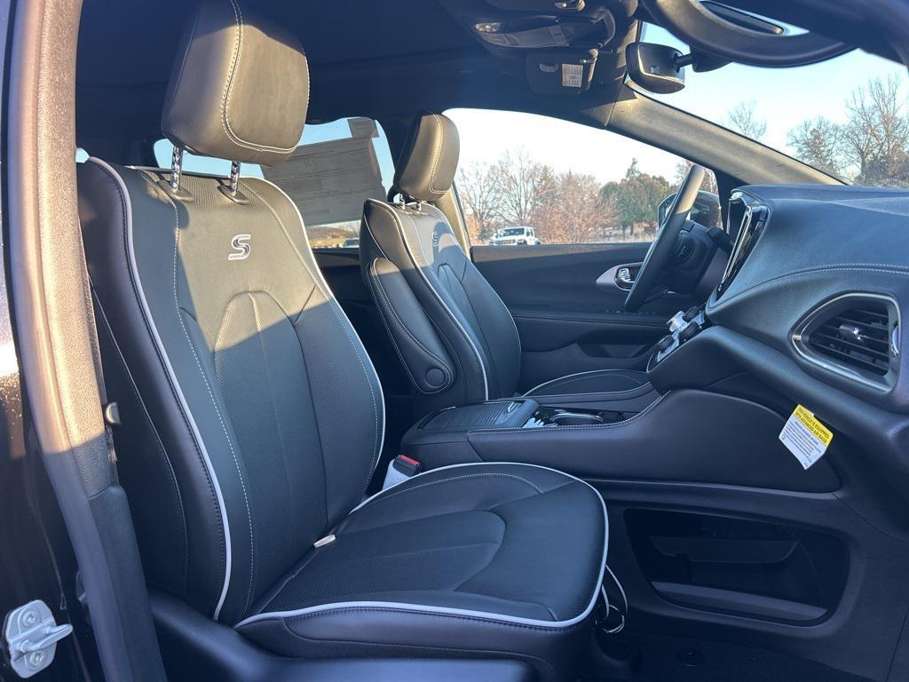new 2026 Chrysler Pacifica car, priced at $52,715