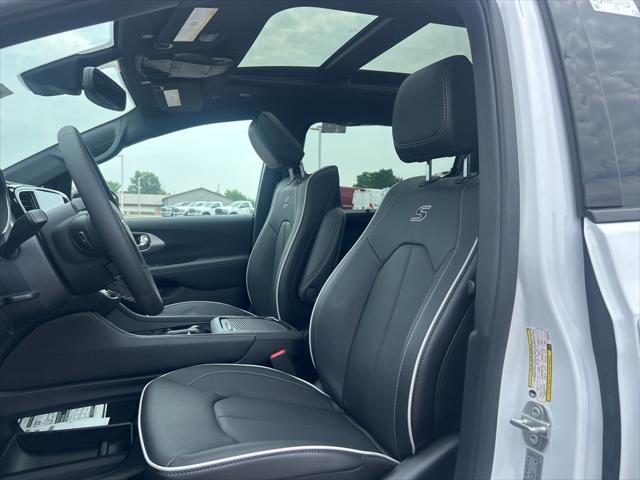 new 2025 Chrysler Pacifica car, priced at $56,769