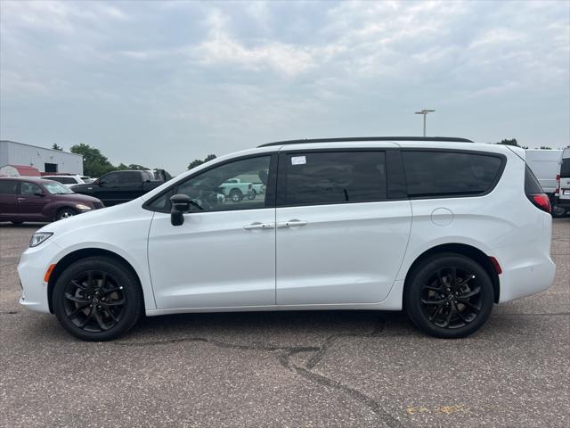 new 2025 Chrysler Pacifica car, priced at $56,769