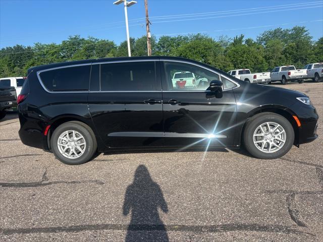 new 2025 Chrysler Pacifica car, priced at $42,690