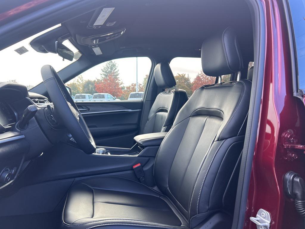 new 2025 Jeep Grand Cherokee car, priced at $50,231