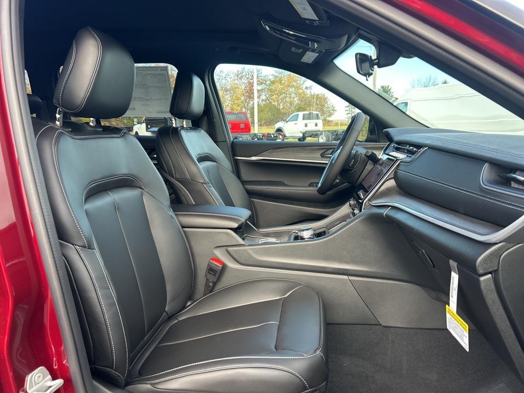 new 2025 Jeep Grand Cherokee car, priced at $50,231