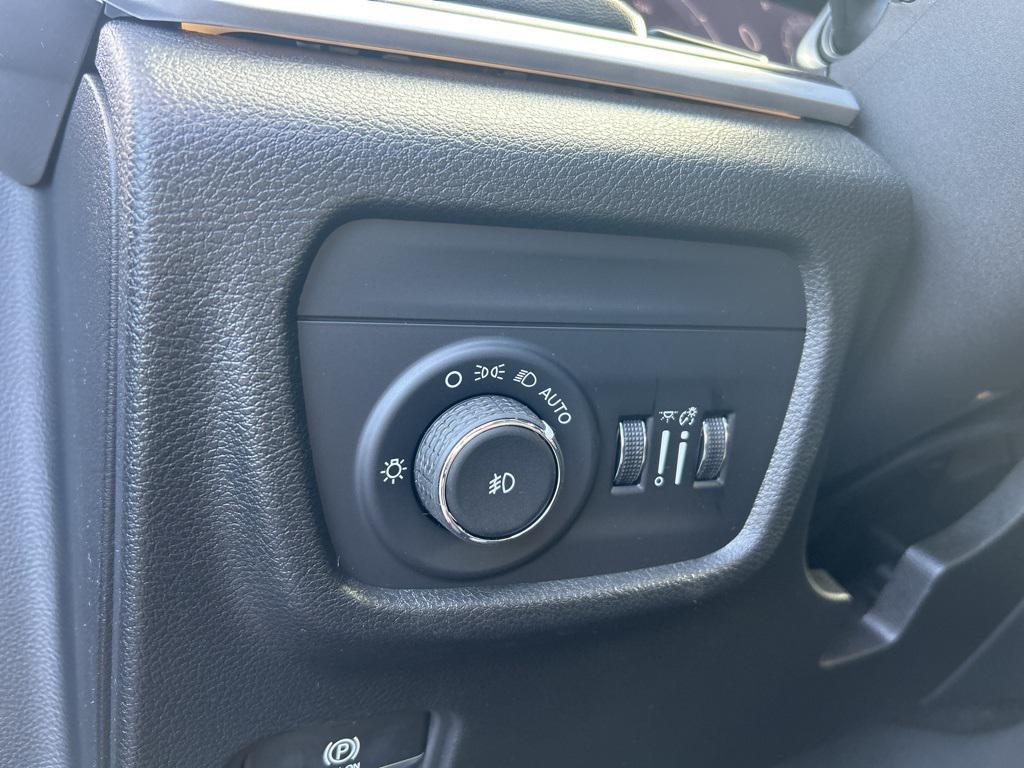 new 2025 Jeep Grand Cherokee car, priced at $50,231