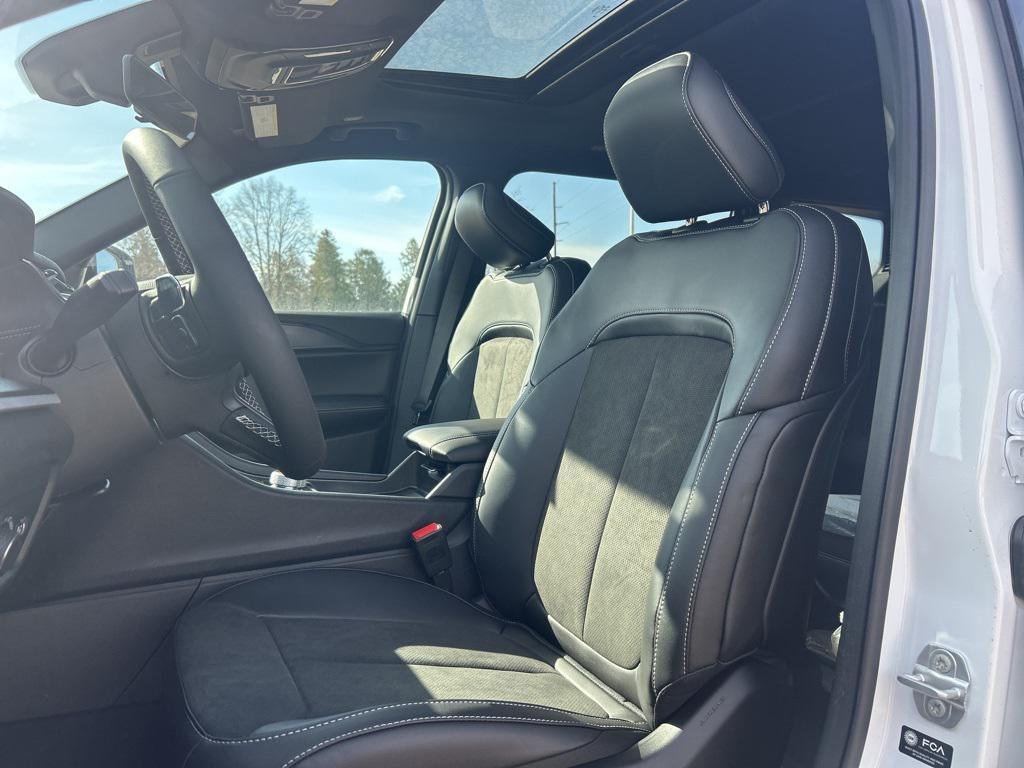 new 2025 Jeep Grand Cherokee L car, priced at $38,500