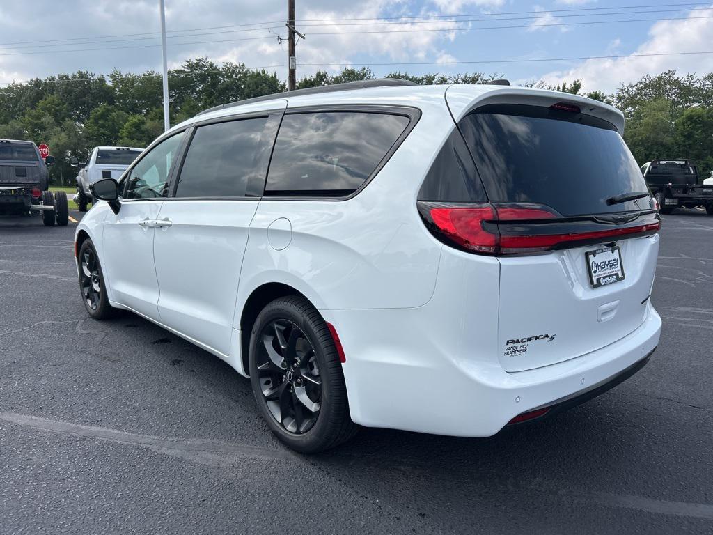 new 2026 Chrysler Pacifica car, priced at $47,985