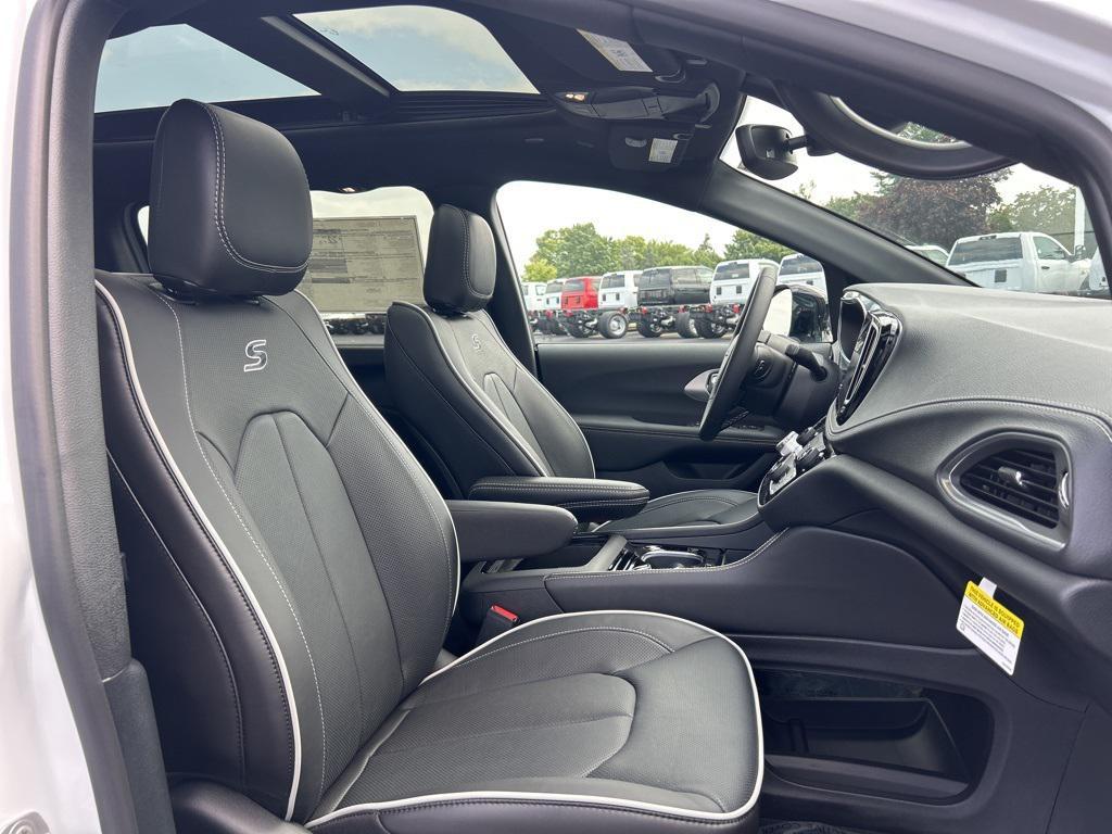 new 2026 Chrysler Pacifica car, priced at $47,985