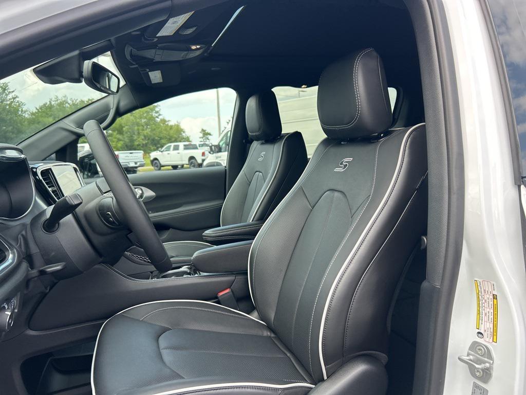 new 2026 Chrysler Pacifica car, priced at $47,985