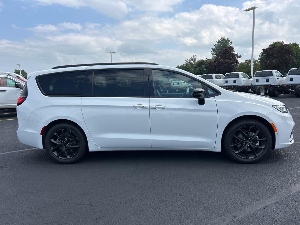 new 2026 Chrysler Pacifica car, priced at $47,985
