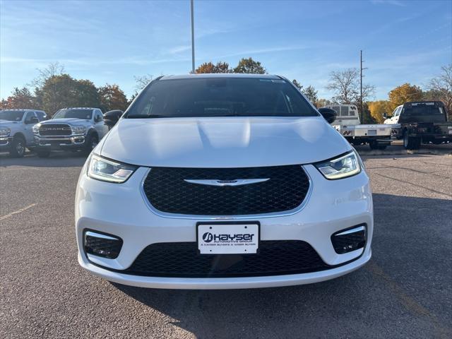 new 2025 Chrysler Pacifica car, priced at $44,693