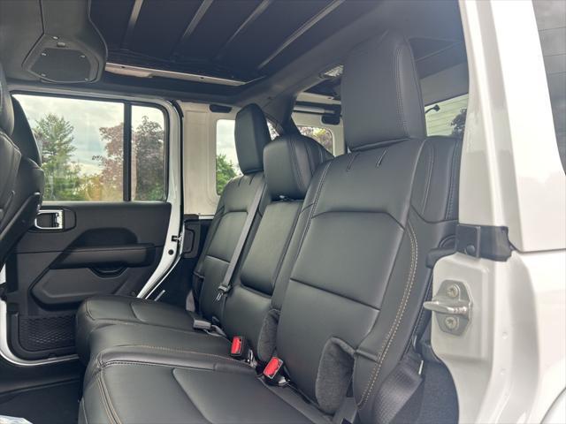 new 2025 Jeep Wrangler car, priced at $55,570