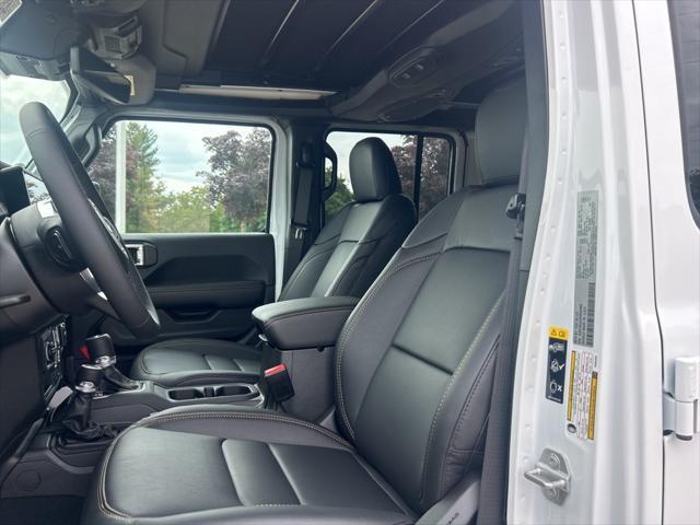 new 2025 Jeep Wrangler car, priced at $55,570