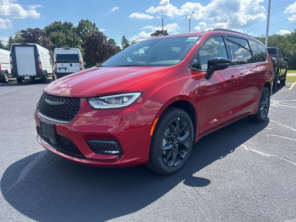 new 2026 Chrysler Pacifica car, priced at $49,735