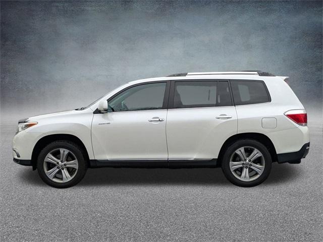 used 2013 Toyota Highlander car, priced at $11,990