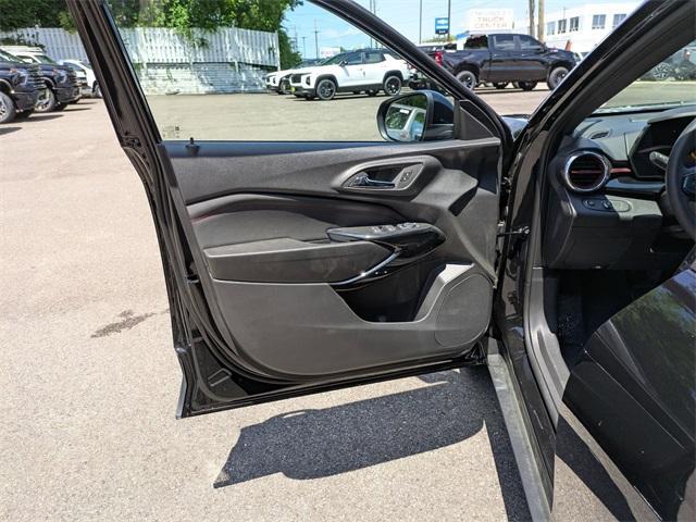 new 2025 Chevrolet Trax car