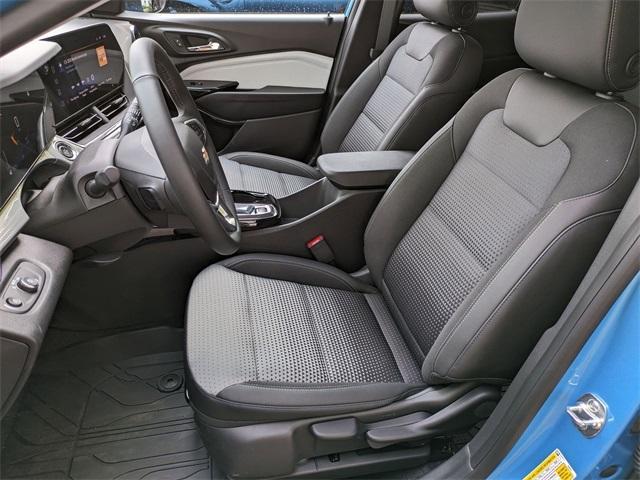 new 2025 Chevrolet Trax car