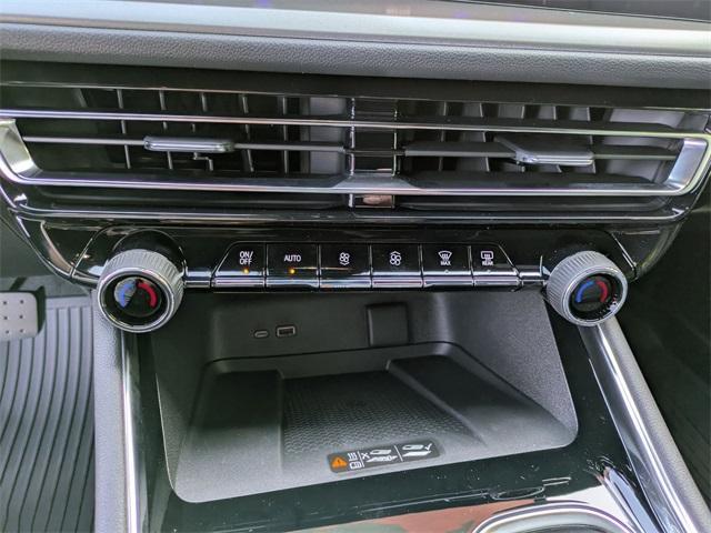 new 2025 Chevrolet Traverse car, priced at $44,587