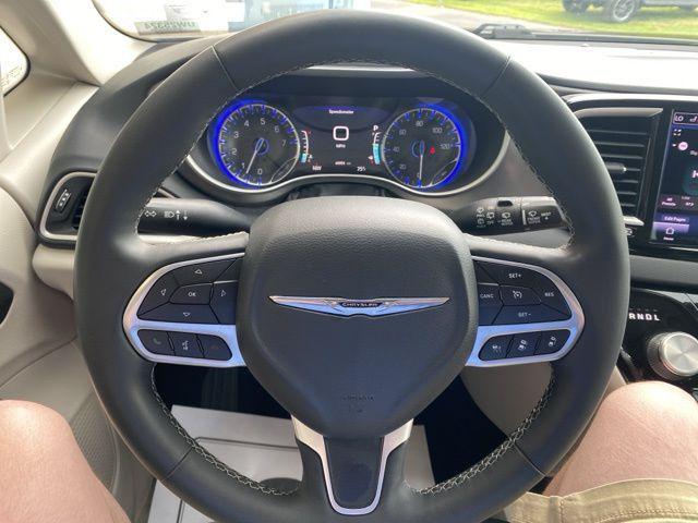 used 2022 Chrysler Pacifica car, priced at $23,119