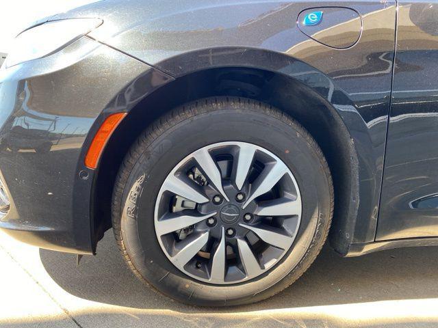 used 2021 Chrysler Pacifica Hybrid car, priced at $24,475