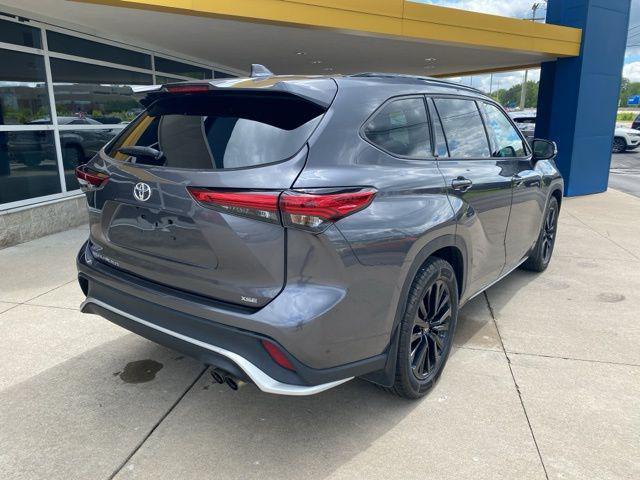 used 2023 Toyota Highlander car, priced at $39,046