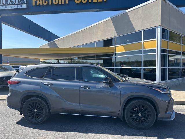 used 2023 Toyota Highlander car, priced at $38,867
