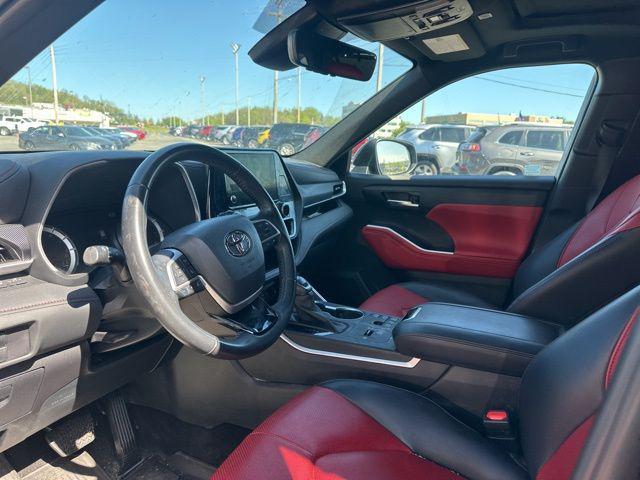 used 2023 Toyota Highlander car, priced at $38,867