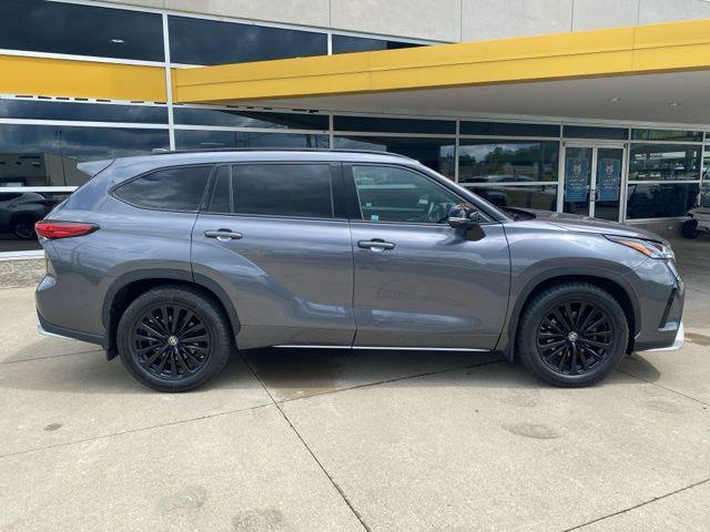 used 2023 Toyota Highlander car, priced at $39,046