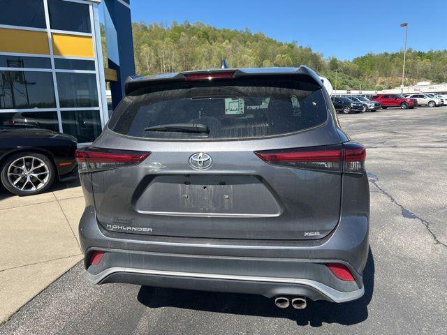 used 2023 Toyota Highlander car, priced at $38,867
