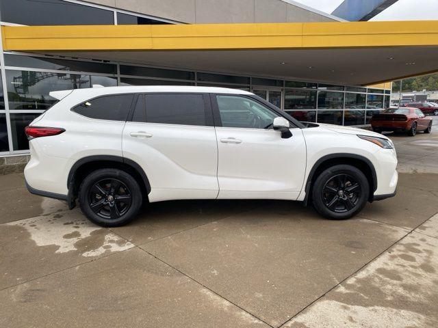 used 2021 Toyota Highlander car, priced at $24,898