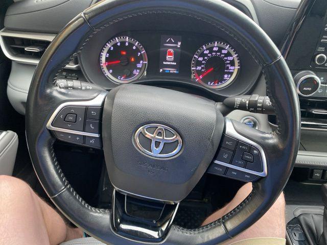 used 2021 Toyota Highlander car, priced at $24,898