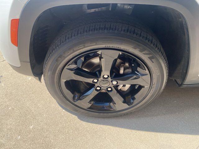 used 2022 Jeep Grand Cherokee car, priced at $29,419