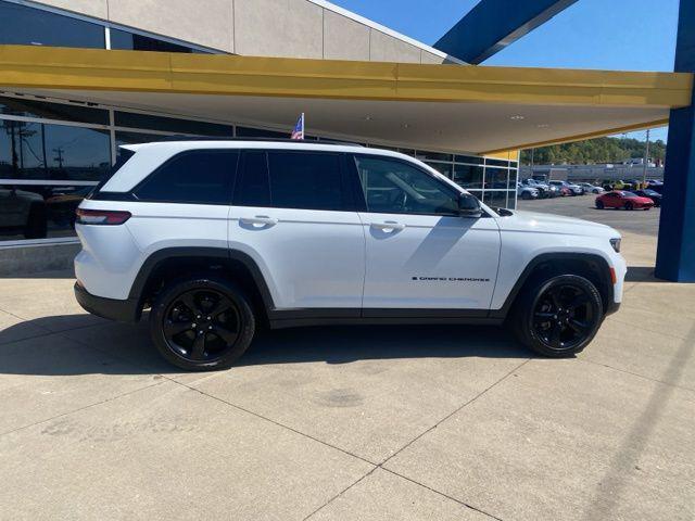 used 2022 Jeep Grand Cherokee car, priced at $29,419