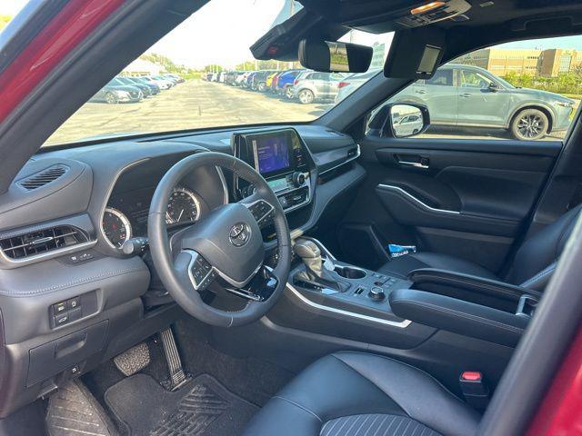 used 2024 Toyota Highlander car, priced at $42,305