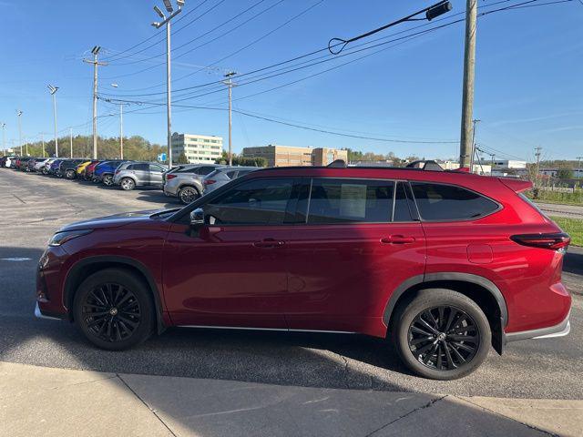 used 2024 Toyota Highlander car, priced at $42,305