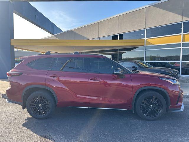 used 2024 Toyota Highlander car, priced at $42,305