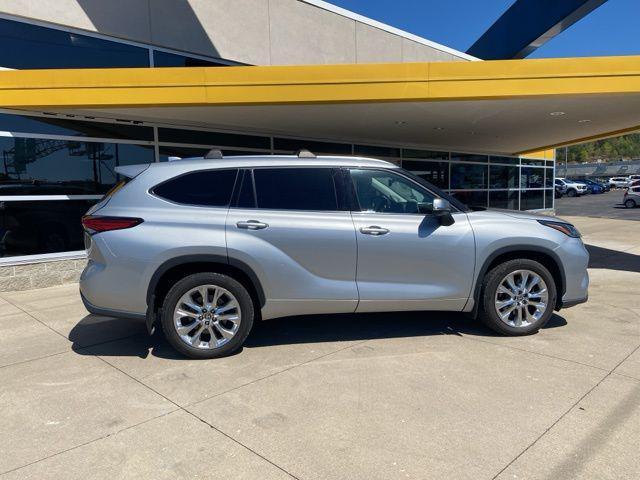 used 2021 Toyota Highlander car, priced at $32,751