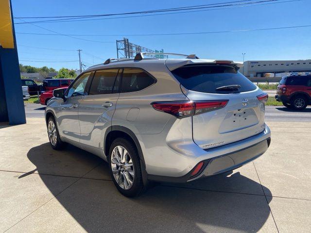 used 2021 Toyota Highlander car, priced at $32,751