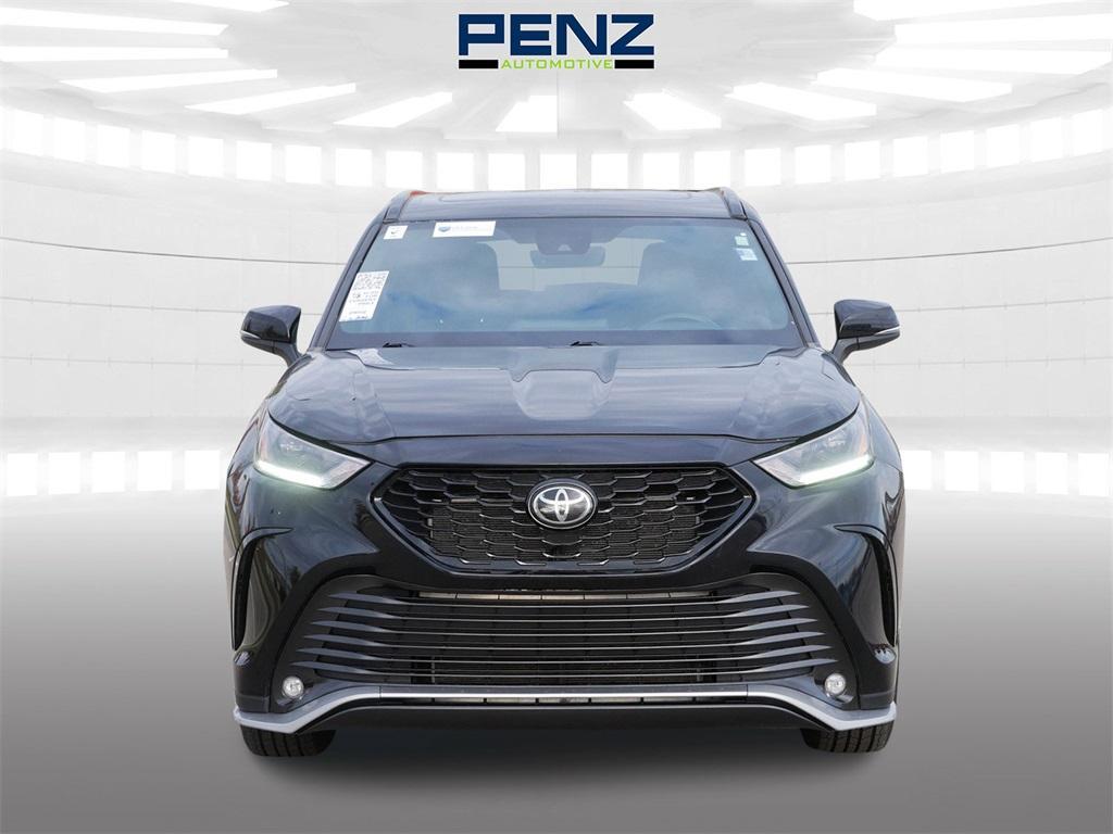 used 2024 Toyota Highlander car, priced at $38,500