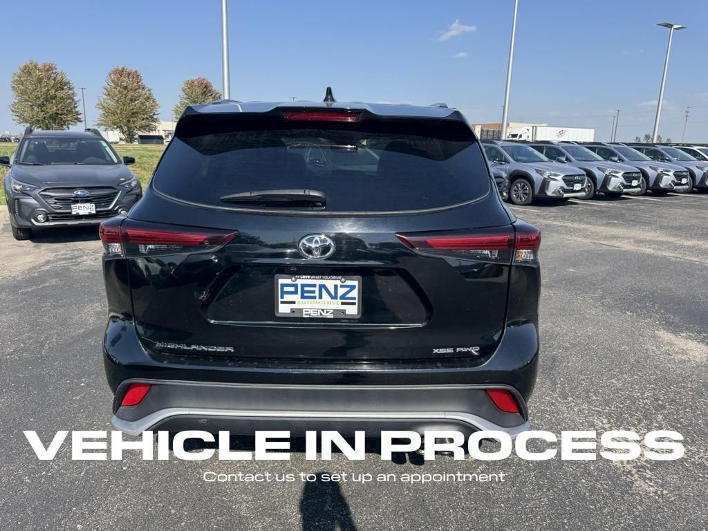 used 2024 Toyota Highlander car, priced at $40,900