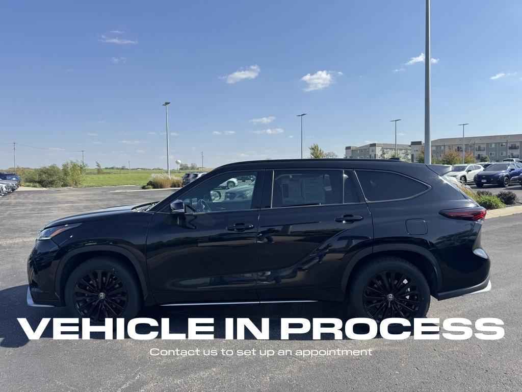 used 2024 Toyota Highlander car, priced at $40,900