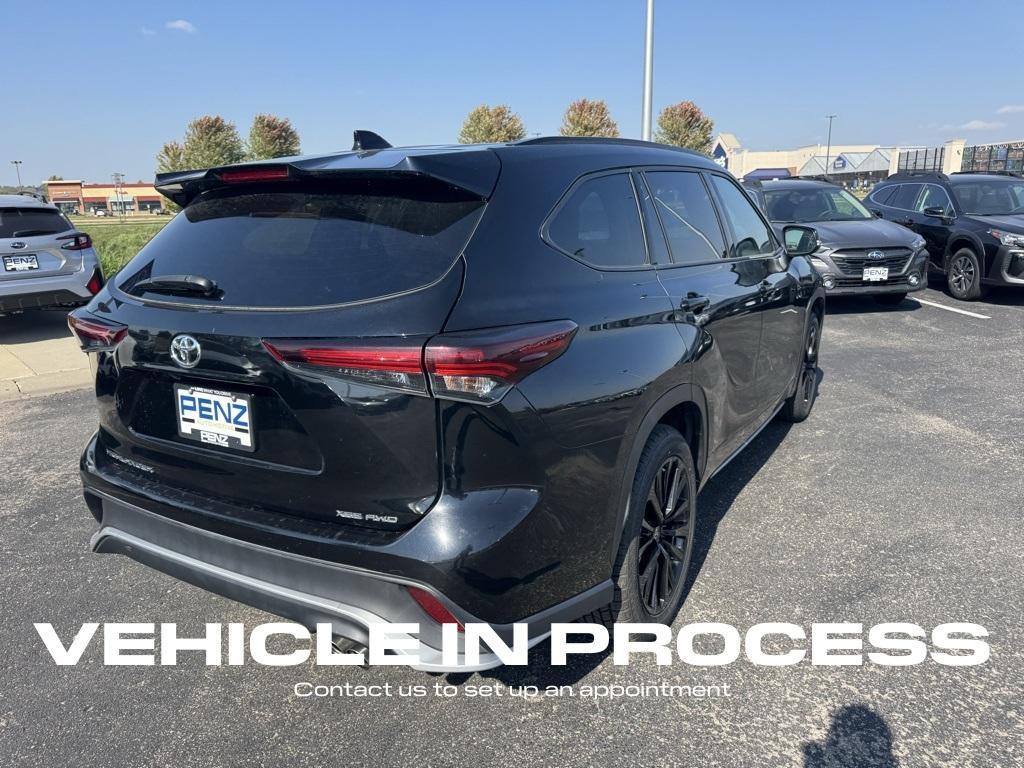 used 2024 Toyota Highlander car, priced at $40,900